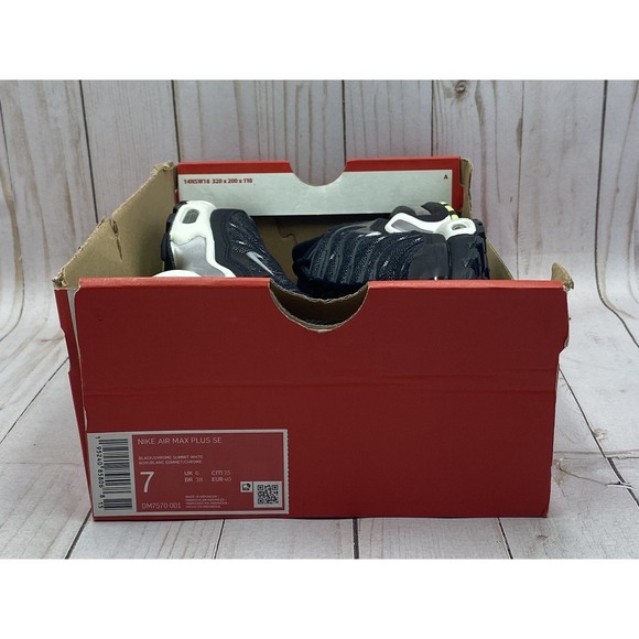 Nike Air Max Plus SE Black Chrome Size 7 DM7570‑001 main image 5